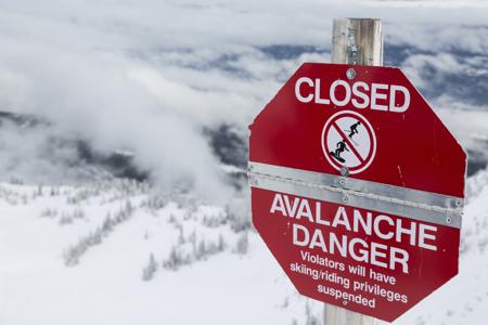 Caution avalanche danger sign